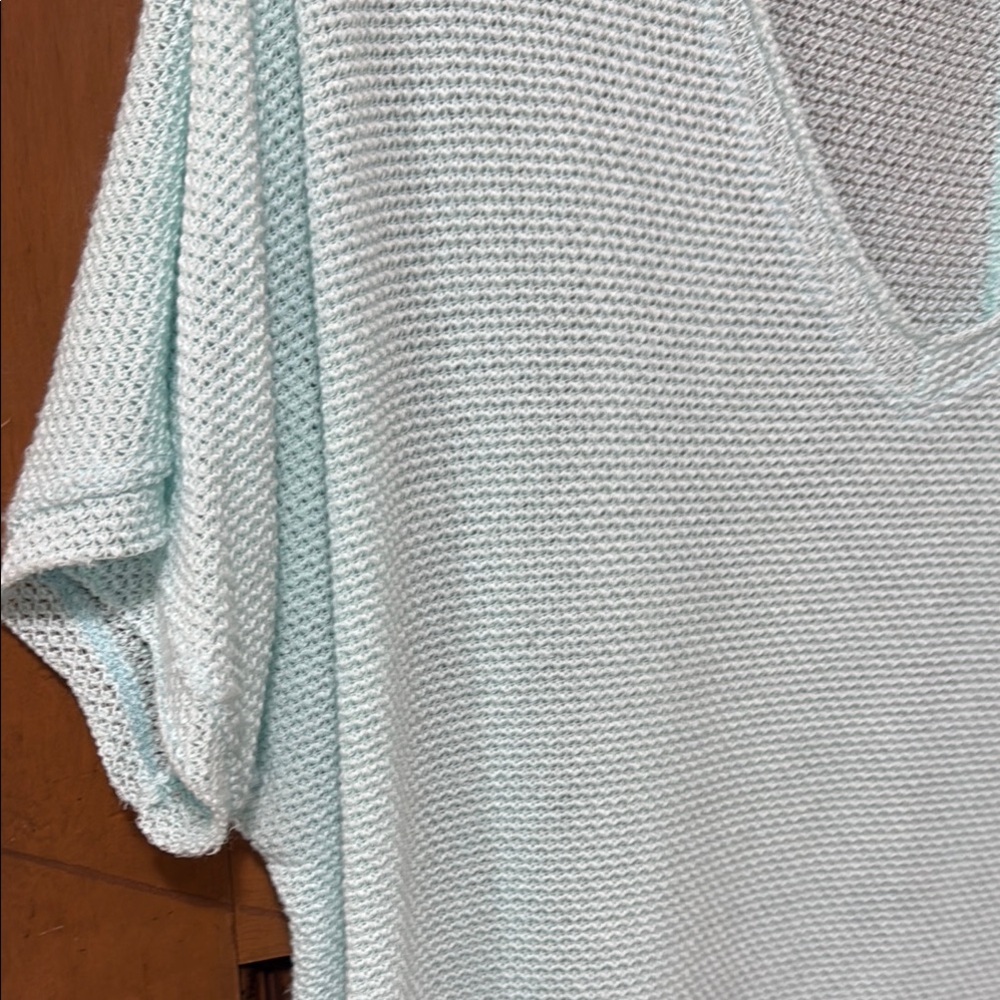 Allison Joy EVEREVE Light Blue V-Neck Top sz Large - Picture 2 of 5